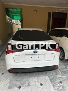 Toyota Prius S Touring Selection 2020 for Sale in Lahore
