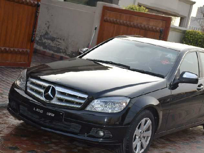 Mercedes Benz C Class - 1.8L (1800 cc) Black