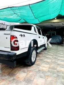 Toyota Hilux 2015 for Sale in Lahore