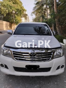 Toyota Hilux Vigo Champ G 2013 for Sale in Karachi