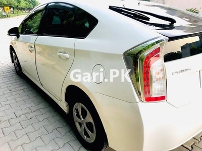 Toyota Prius 2013 for Sale in Islamabad