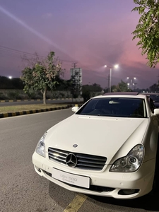 Pearl White Mercedes Benz CLS 500 ,