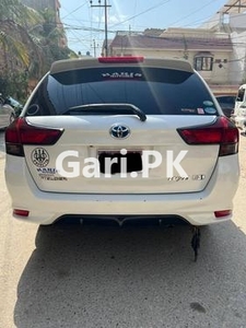 Toyota Corolla Fielder Hybrid G WB 2017 for Sale in Karachi