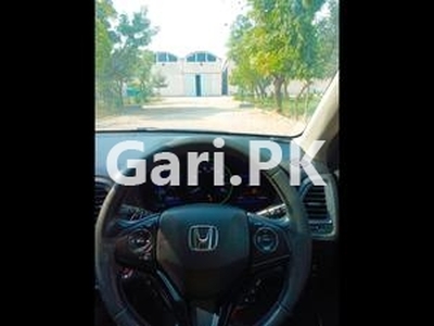 Honda Vezel G 2015 for Sale in Lahore