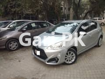 Toyota Aqua IVTEC 2017 for Sale in Saddar