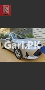 Toyota Corolla Axio Hybrid 1.5 2017 for Sale in Karachi