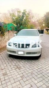 Toyota Crown Royal Saloon 2004 for Sale in Islamabad