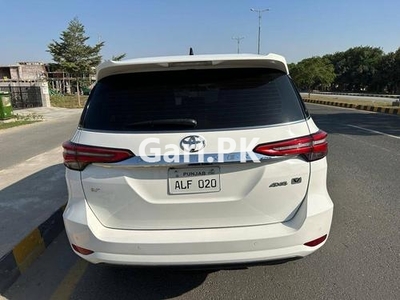 Toyota Fortuner 2.7 V 2022 for Sale in Lahore