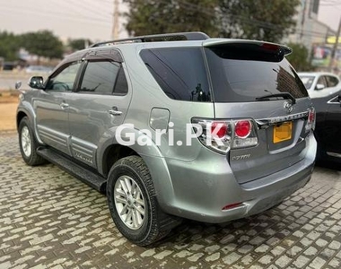 Toyota Fortuner 2.7 VVTi 2013 for Sale in Karachi