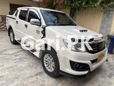Toyota Hilux 2013 for Sale in M.A. Jinnah Road