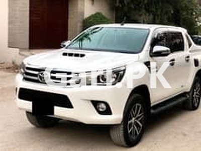 Toyota Hilux 2017 for Sale in Bahadurabad