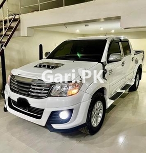 Toyota Hilux D-4D Automatic 2011 for Sale in Karachi