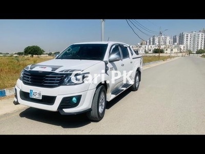Toyota Hilux SR5(4x4) 2012 for Sale in Karachi