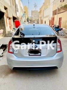 Toyota Prius 2013 for Sale in Manzoor Colony