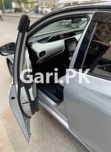 Toyota Prius 2016 for Sale in Rahman Colony