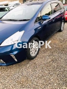 Toyota Prius Alpha S 2012 for Sale in Karachi