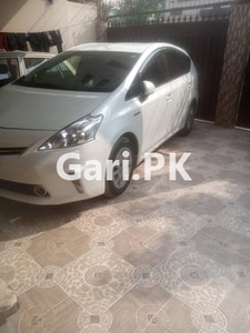 Toyota Prius Alpha S Touring 2014 for Sale in Lahore