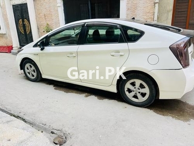 Toyota Prius S 1.8 2011 for Sale in Lahore