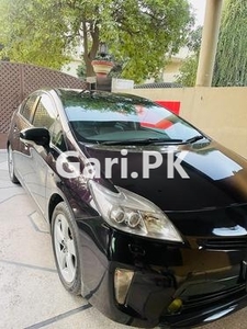 Toyota Prius S 1.8 2012 for Sale in Lahore
