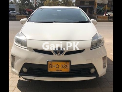 Toyota Prius S 1.8 2013 for Sale in Karachi