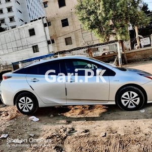Toyota Prius S 2017 for Sale in Karachi