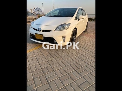 Toyota Prius S LED Edition 1.8 2014 for Sale in Islamabad