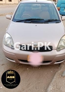 Toyota Vitz F 1.0 2000 for Sale in Karachi