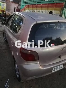 Toyota Vitz F 1.0 2001 for Sale in Lahore