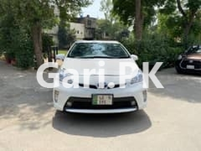Toyota Prius 2012 for Sale in Johar Town
