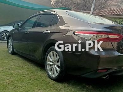 Toyota Camry Hybrid 2017 for Sale in Lahore