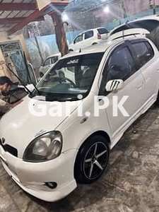 Toyota Vitz 2000 for Sale in Peshawar