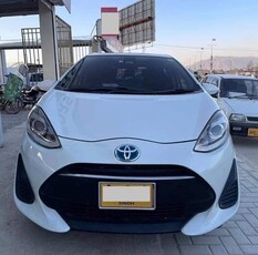 Toyota Aqua 2018 pearl white