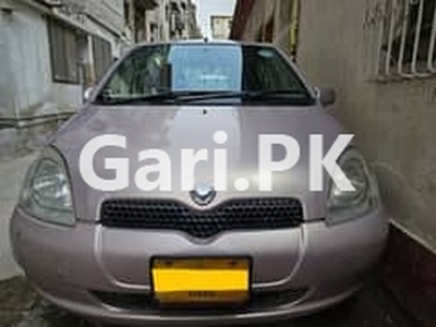 Toyota Vitz 2000 for Sale in Karachi