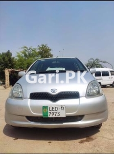 Toyota Vitz F 1.0 2000 for Sale in Peshawar