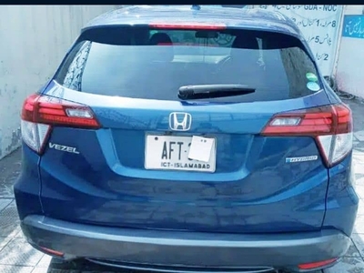 Honda Vezel X Blue. oliur for sale