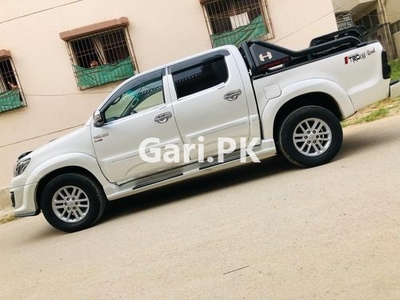 Toyota Hilux Invincible 2014 for Sale in Karachi
