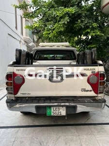 Toyota Hilux Invincible 2013 for Sale in Lahore