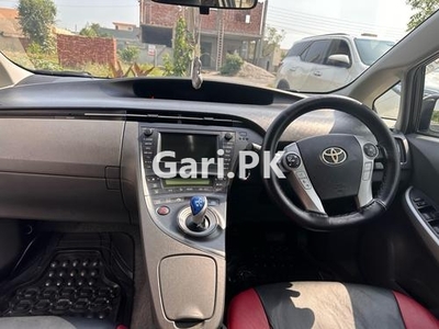 Toyota Prius G Touring Selection Leather Package 1.8 2011 for Sale in Lahore