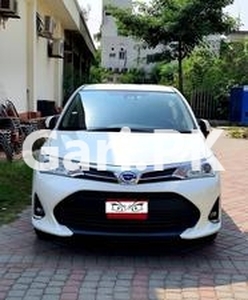 Toyota Corolla Fielder Hybrid G 2018 for Sale in Peshawar