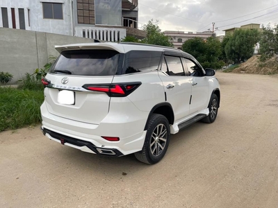 Toyota Fortuner 2.7 V 2019 for Sale in Karachi
