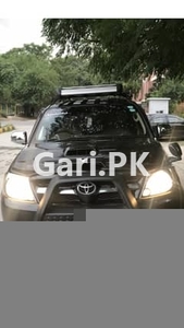 Toyota Hilux 2005 for Sale in Ghauri Town