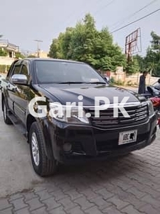 Toyota Hilux 2014 for Sale in Bahria Town