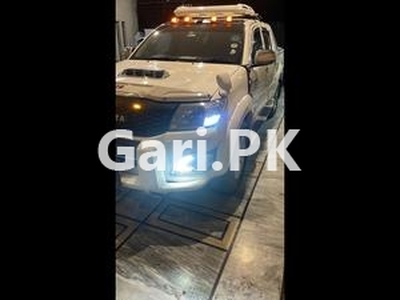 Toyota Hilux D-4D Automatic 2011 for Sale in Lahore