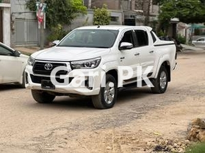 Toyota Hilux Revo G 2.8 2015 for Sale in Karachi