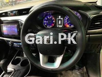 Toyota Hilux Revo G Automatic 3.0 2017 for Sale in Lahore