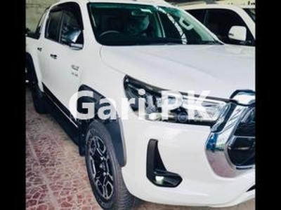Toyota Hilux Revo V Automatic 2.8 2022 for Sale in Multan