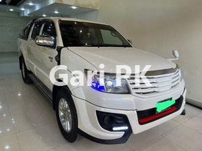 Toyota Hilux Vigo Champ GX 2016 for Sale in Karachi
