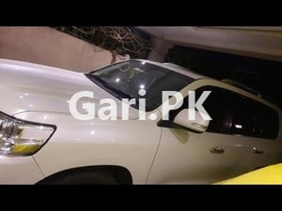 Toyota Land Cruiser ZX 2016 for Sale in Lahore