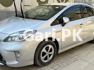 Toyota Prius 2013 for Sale in Bahadurabad