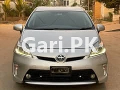 Toyota Prius 2013 for Sale in Shaheed Millat Road